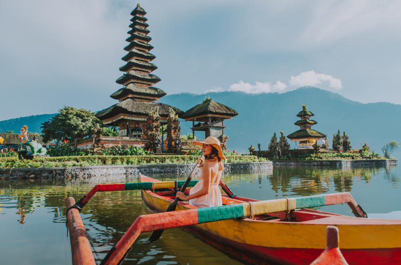 menginap di villa Bali
